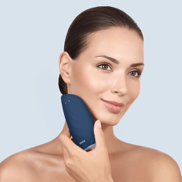 Очищувальна щітка для обличчя GESKE Sonic Thermo Facial Brush&Face-Lifter 8в1 midnight HB0089 фото
