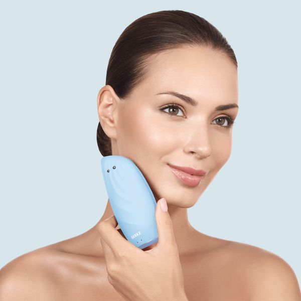 Очищувальна щітка для обличчя GESKE Sonic Thermo Facial Brush&Face-Lifter 8в1 aquamarine HB0094 фото