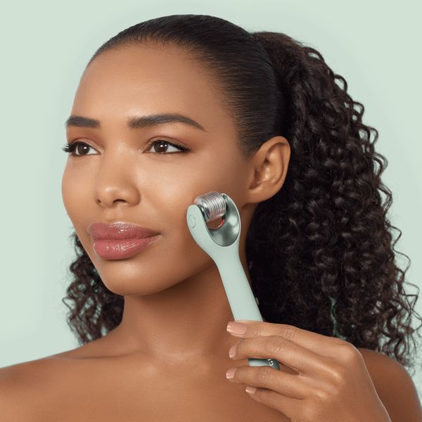 Електронний ролер для обличчя з мікроголками GESKE MicroNeedle Face Roller 9в1 green HB0195 фото