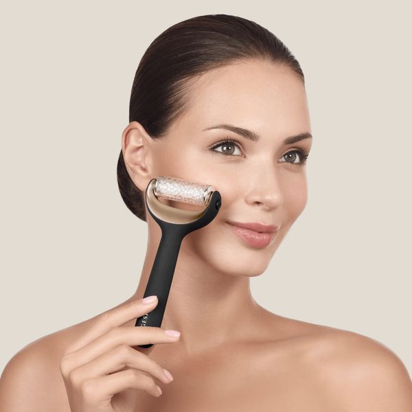 Електронний ролер для обличчя та тіла з мікроголками GESKE MicroNeedle Face&Body Roller 8в1 gray HB0196 фото