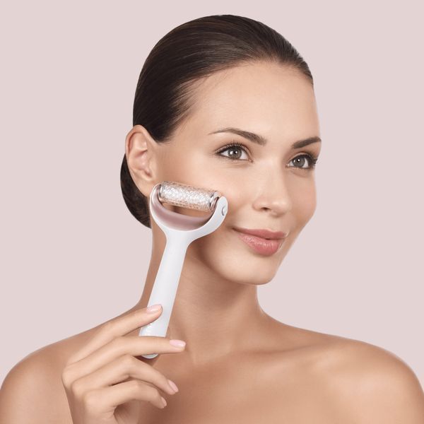 Електронний ролер для обличчя та тіла з мікроголками GESKE MicroNeedle Face&Body Roller 8в1 starlight HB0198 фото