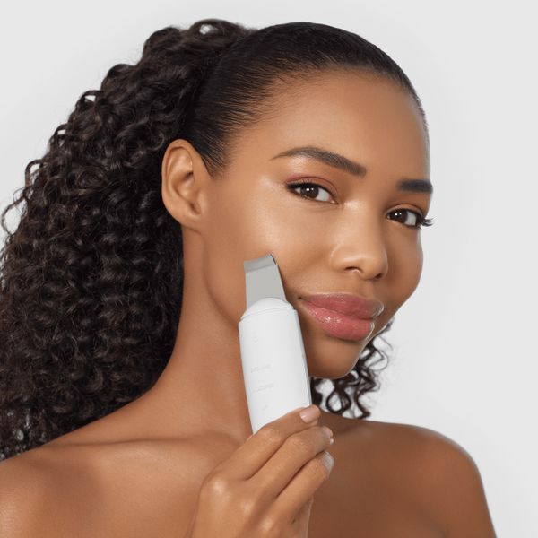 Мікрострумовий скрабер для шкіри та усунення чорних точок GESKE MicroCurrent Skin Scrubber&Blackhead Remover 9в1 white HB0150 фото