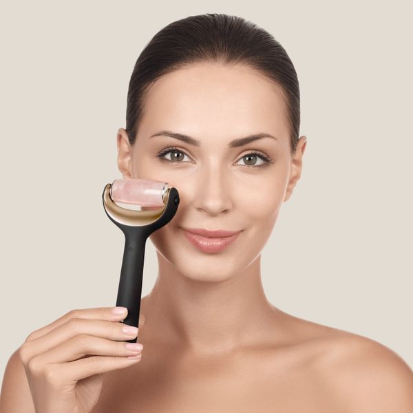 Ролер для голкової мезотерапії обличчя та тіла GESKE MicroNeedle Face&Body Roller 9в1 gray HB0207 фото