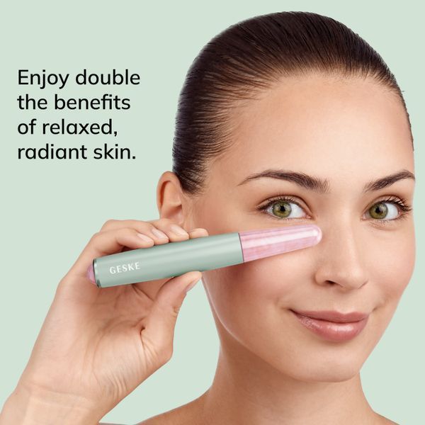 Ручка-масажер для обличчя з рожевим кварцом GESKE SmartAppGuided Double-Sided Rose Quartz Depuffing Pen 7в1 green HB0666 фото
