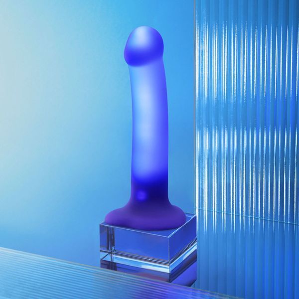 Дилдо, що світиться Strap-On-Me Glow-LED Dildo Purple - M SX2851 фото