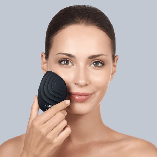 Електронна ультразвукова щітка для обличчя GESKE Sonic Facial Brush 5в1 black HB0069 фото