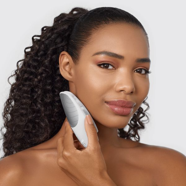 Електронна звукова термо щітка для обличчя GESKE Sonic Thermo Facial Brush 6в1 white HB0084 фото