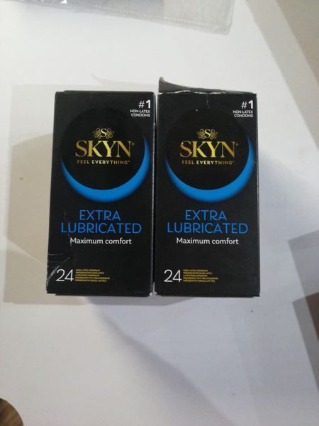Безлатексні преміум-презервативи SKYN Extra Lubricated 24 шт (м'яте паковання!!!) SX2394-R фото