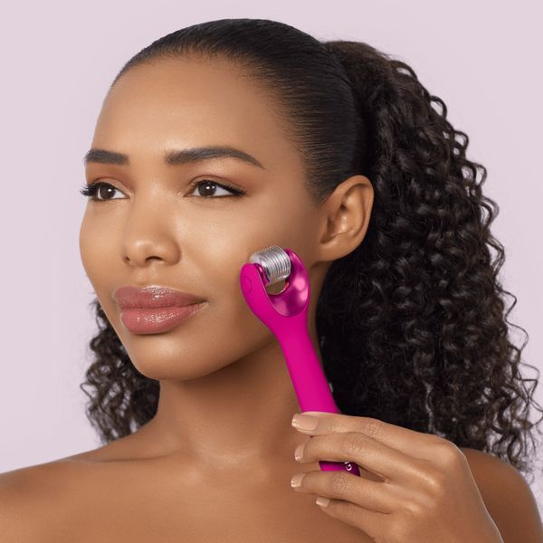 Електронний ролер для обличчя з мікроголками GESKE MicroNeedle Face Roller 9в1 magenta HB0186 фото